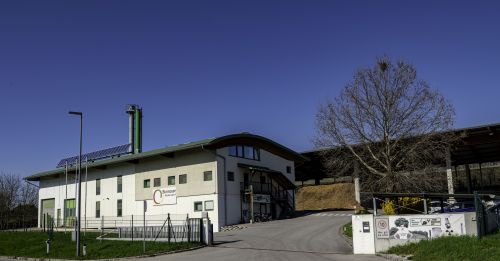 Biomasse Büro Boindlfeld mit Hackgut Halle c ÖKOENERGIE ABA