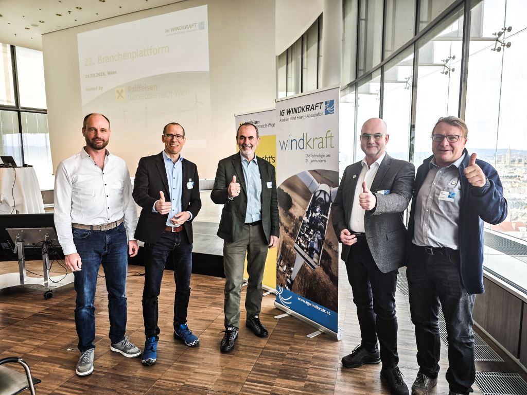 IG Windkraft-Präsident Josef Plank (Mitte) mit Andreas Stampfl, Martin Berger, Michael Glaninger und Alfred Bankhamer von der ÖKOENERGIE (v. li.)